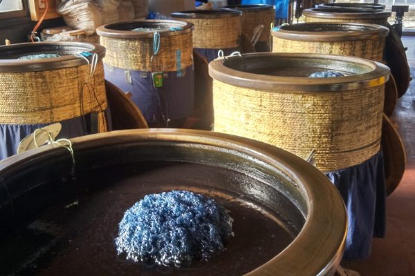 江戸時代の灰汁発酵建ての藍建てと藍染の力について。